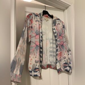 KOCH Blouse-y zipper jacket top in gorgeous silky, pastel artsy print XSM-SM